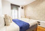 Location vacances Lisbon - Cozy 3br Near Av Liberdade Sleeps 8 Patio-3