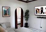 Location vacances San Juan - Cozy Boho Retreatking1gcentralsmrttvslushbeds-3