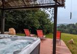 Hôtel Senones - Chambre Coquelicot au calme, nature et authenticité du 18ème avec petit déjeuner inclus - Fr-1-589-702-1