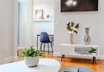 Location vacances Newport - Jennifer's Stylish Apt Private Deck Backyard Oasis-2
