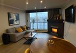 Location vacances Vancouver - Extra Spacious with a King Bed Sauna Pool & Jacuzzi-1