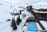 Location vacances Villarembert - Appartement confortable au pied des pistes avec piscine - Fr-1-267-229-3