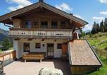 Location vacances Les chutes de Krimml - Ski lodge in Krimml with swimming pool-1