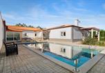 Location vacances Leiria - Villa Rosa com Piscina e Jacuzzi-1