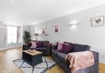 Location vacances Hounslow - 4 Bedroom and 3 Bathroom Family Home with Garden in Isleworth-1