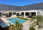Location vacances Côte d'Amour - Villa d'Exception avec Piscine, Spa et Salle de Cinéma à 50m de la Plage, Capacité 14 pers. - Fr-1-306-1275-1