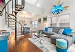 Location vacances Conroe - Montrose Getaway Condo Free Wine & Balcony-1