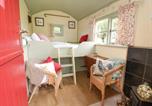 Location vacances Llanfrynach - Sweet Briar Shepherds Hut-2