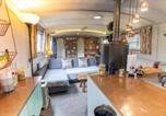 Hôtel Bath - Off-Grid Living on Spacious Widebeam-3