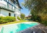 Location vacances Anglet - La Roseraie - Family home with swimming pool-1