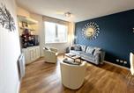 Location vacances Windsor - The Courtyard 2 Bedroom Apartments in Central Windsor with Parking-2