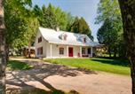 Location vacances Saint-Tite-des-Caps - Maison Bilodeau Ethier - 5 chambres - 13 personnes-1