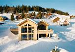 Location vacances  Haut lieu tectonique suisse Sardona - Apartment Strohballenhaus-2