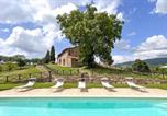 Location vacances Chiusi della Verna - Awesome Home In Bibbiena With Kitchen-1
