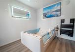 Location vacances Fort William - Ben View Room and Jacuzzi Bath-4