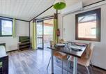 Location vacances Solliès-Toucas - L'Oasis provençale - Joli chalet avec terrasse-2