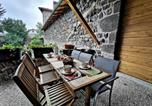 Location vacances Auvergne - Gîte confortable près de la Cascade de la Beaume avec terrasses et parking privatif - Fr-1-582-30-4