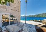 Location vacances Korčula - Fantastic Seafront Villa 4 Bedrooms Villa Samostan Prestige Stunning-2