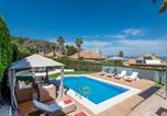 Location vacances Alhaurín de la Torre - 3-bedroom apartment with private garden and terrace-1
