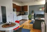Location vacances  Nakolec - Apartment - Colorite-1