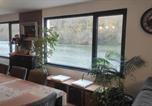 Location vacances Dinant - Charming Riverside House with Jacuzzi and Gym-1