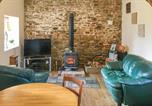 Location vacances  Mayenne - Stunning Home In Fougerolles Du Plessis-2