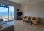 Location vacances Gare SNCF de Saint-Raphaël Valescure - Apartment with terrace at the foot of the beach-3