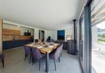 Location vacances Franche-Comté - Villa Romane spacieuse pour 12, proche des pistes aux Rousses - Fr-1-834-5-4