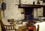 Location vacances Sillé-le-Guillaume - Maison Rivière avec Terrasse, Wifi et Jardin Fleuri - Idéal Pêcheurs - Fr-1-410-168-3