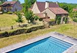 Location vacances Trémolat - Maison en pierre avec jardin et piscine privée, proche Trémolat - Fr-1-824-21-1