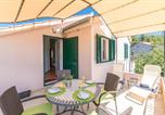 Location vacances  Plaine de Stari Grad - Apartments Seric-2