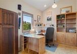 Location vacances Olympia - Central Charm with Office & Peaceful Yard-4