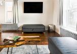 Location vacances  Canada - Stylishly Remodeled Queen Victoria Loft-2