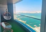 Location vacances Manama - Luxury Romantic Sea View Apartment.-1
