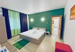 Location vacances  Musee du Village Bucarest - The Lincoln Suites - Central Shabbat Friendly Apartments-3