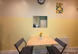 Location vacances Barry - New-Cosy Studio-Parking-Ideal for Couples-By Fabaccommodation-2