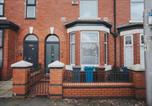 Location vacances Manchester - Spacious 4-Bedroom Manchester Retreat with Garden-3