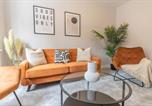 Location vacances La cathédrale Saint Michael de Coventry - 4 Bed House in Coventry City Centre, by Arp Homes, Driveway & Garage, Big Garden, Ideal for Contractors, Families and Long Stays-1