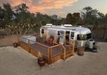 Location vacances Boerne - Airstream Getaway - Hot Tub & Fire Pit-1