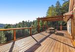 Location vacances Upper Lake - Expansive retreat with ridge top views & hot tub-3