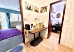 Location vacances Düsseldorf - Stylish, Cozy & Quiet Apartment with one and half rooms in District 1-3