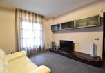 Location vacances  Province de Verceil - Spacious apartment in Vercelli with terrace and garden-4