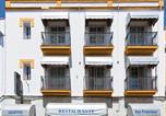 Location vacances  Badalone - Hostal San Francisco-1
