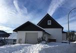 Location vacances Medebach - Holiday home in Deifeld with balcony-2