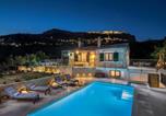 Location vacances Solin - Countryside Retreat Villa with Pool,Jaccuzi-1