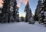 Location vacances Chico - Luxury Lake Almanor Cabin Covered Deck & Views-3
