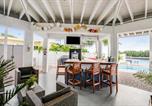 Location vacances Summerland Key - Waterfront home with dock, pool table & private pool - walk to Sombrero Beach-1