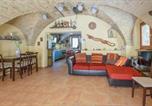 Location vacances Penne - 3 Bedroom Amazing Apartment In Castilenti-1