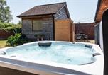 Location vacances  Gare d'Hereford - Treehouse Cottage Spa Retreat-2
