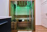 Location vacances Comines - Baignoire Blaneo & Sauna 10 minutes de la gare-1